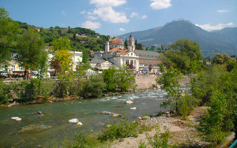 Blick auf Meran © lakeemotion / Shutterstock.com